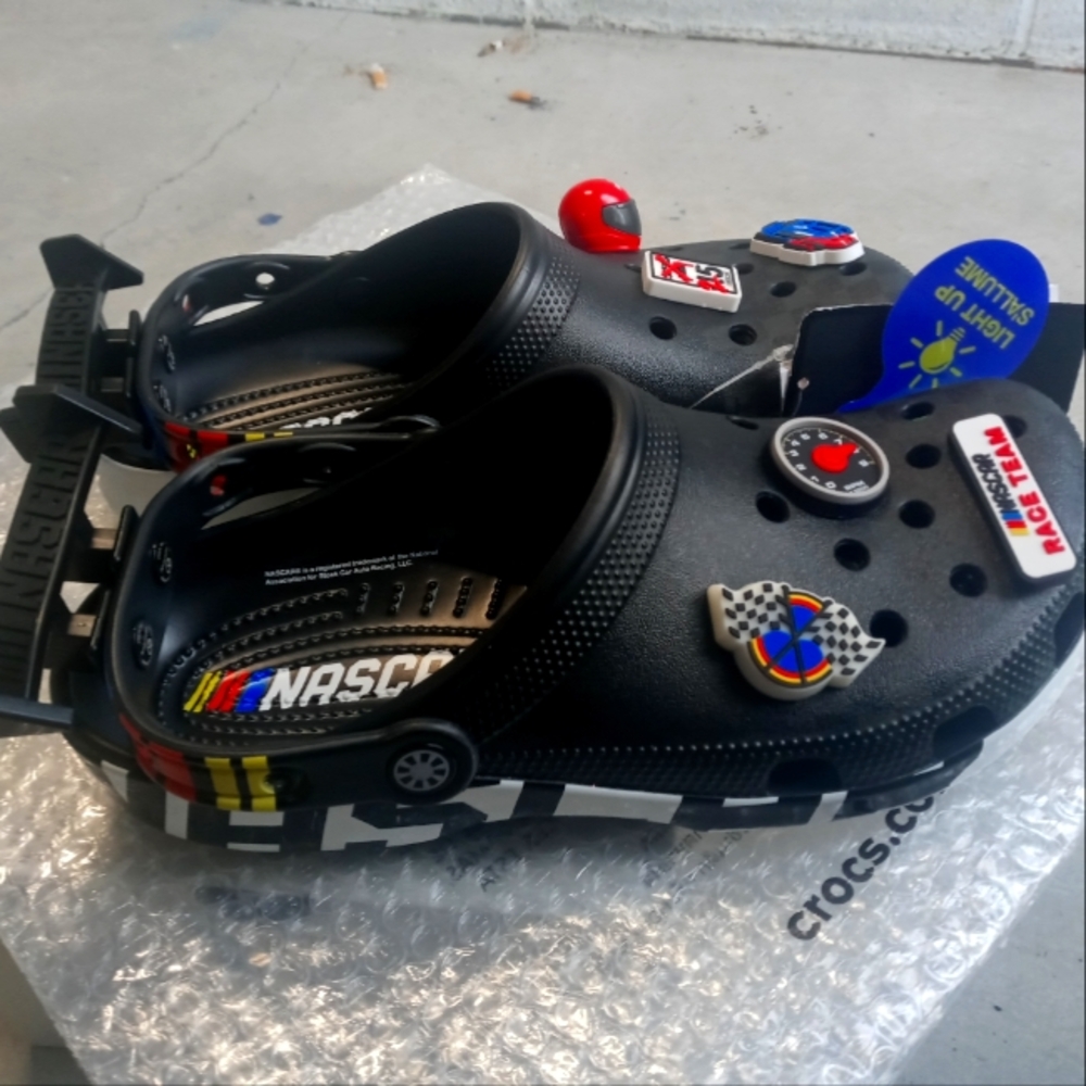 NASCAR Crocs sz 8 mn